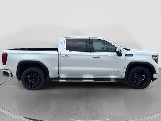 Used 2023 White GMC Denali image 9