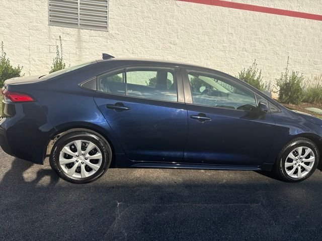 Used 2025  Toyota LE image 9