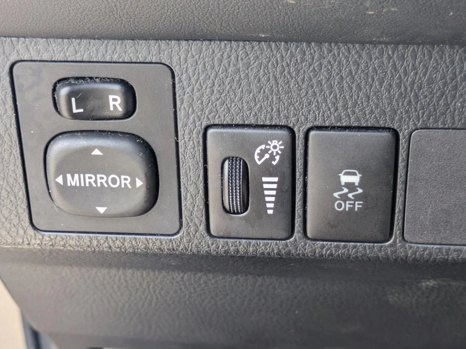 Used 2014 Pyrite Mica Toyota XLE image 12