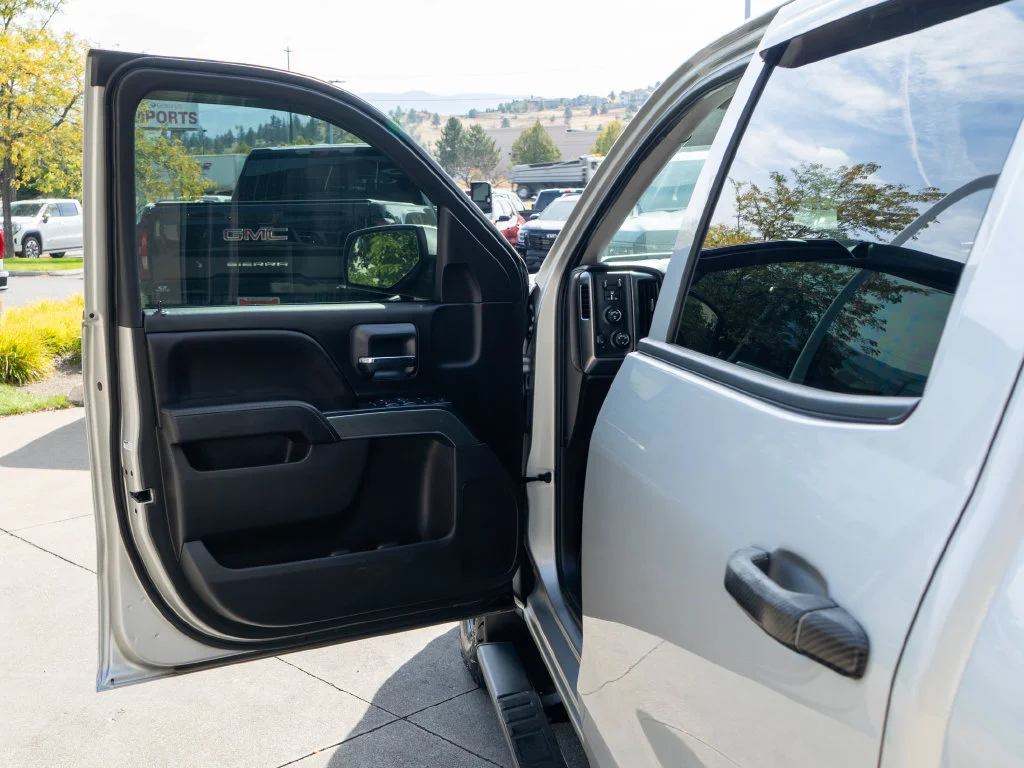 Used 2018 Silver Chevrolet LT image 15