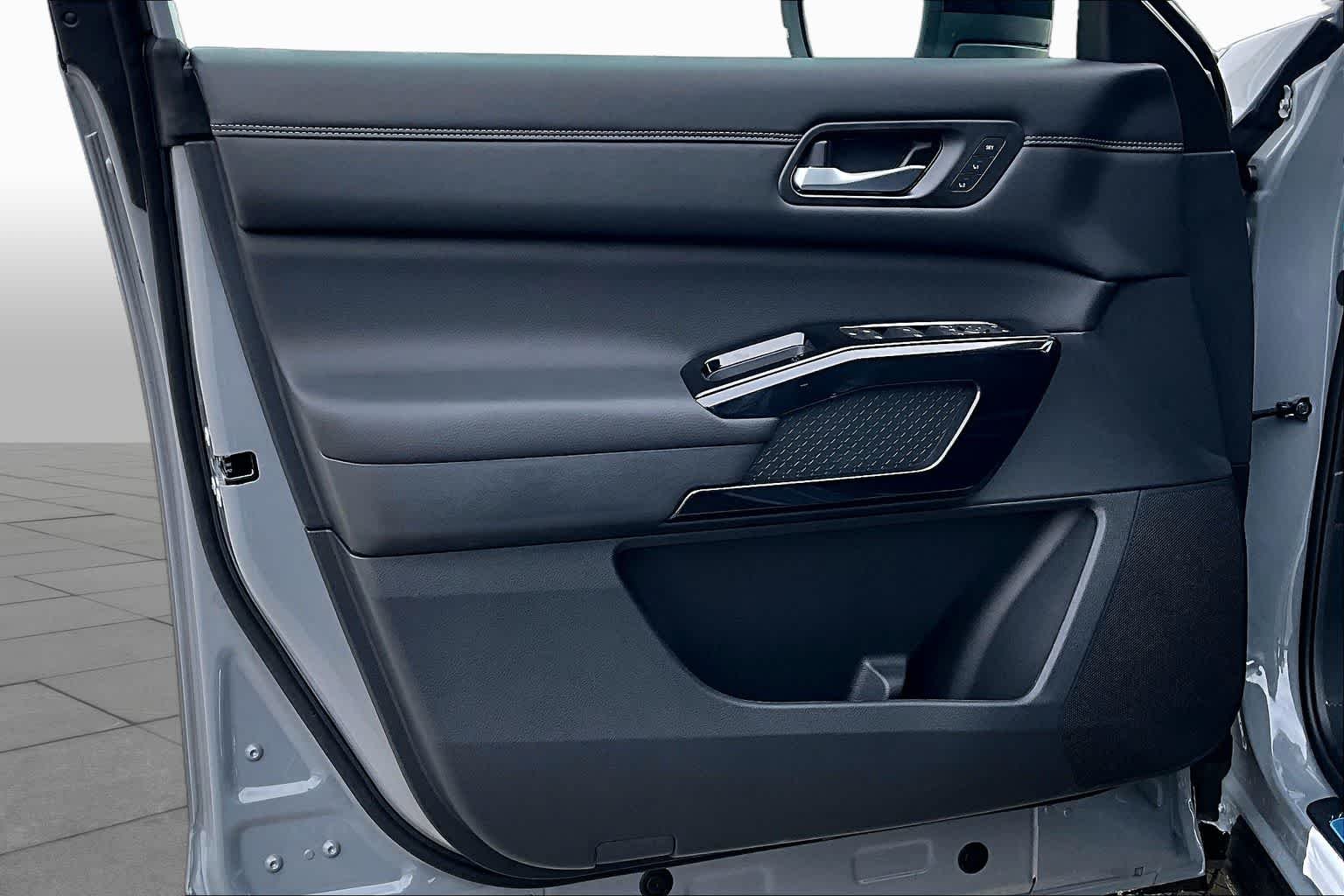 New 2026 Boulder Gray Pearl Nissan Platinum image 13
