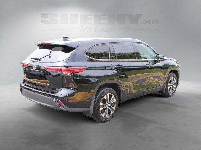 Used 2022 Black Toyota XLE image 12