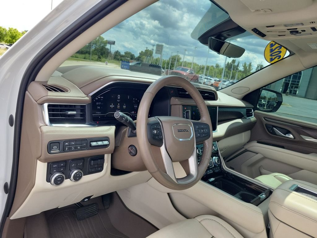 Used 2022 White GMC Denali image 19