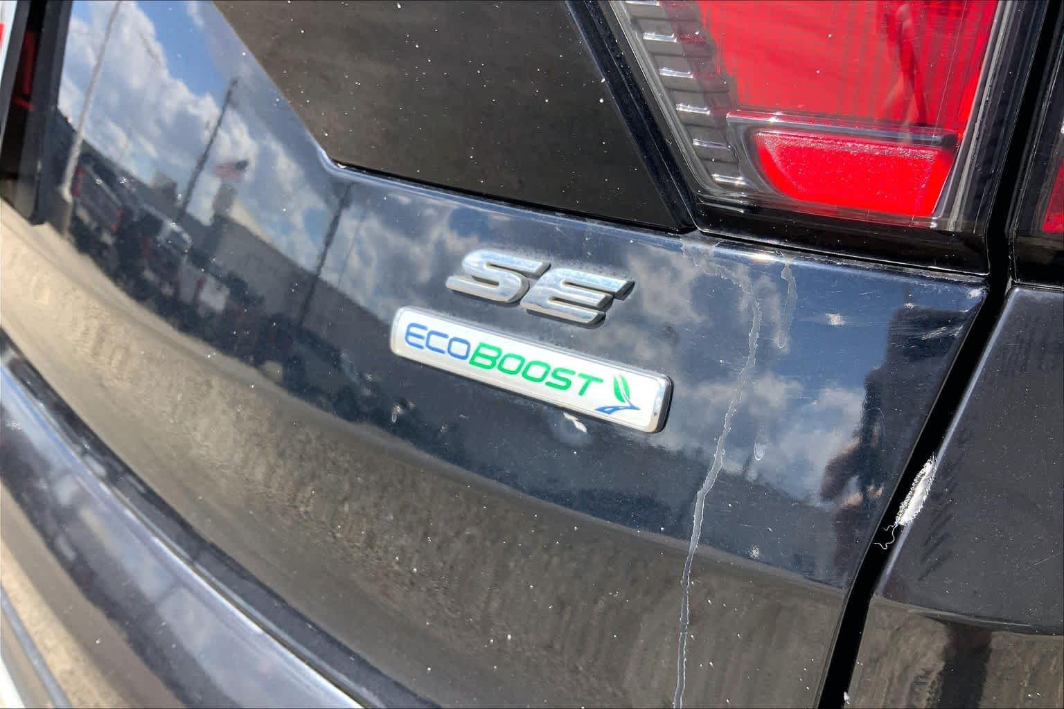 Used 2017 Shadow Black Ford SE image 10