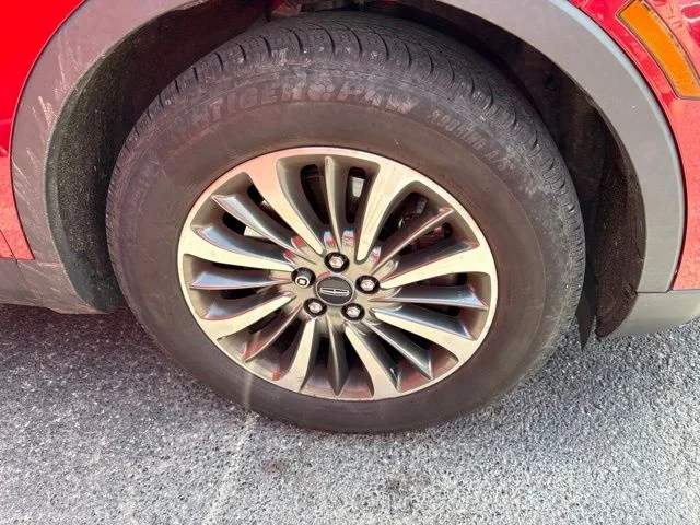 Used 2020 Red Lincoln Standard image 10