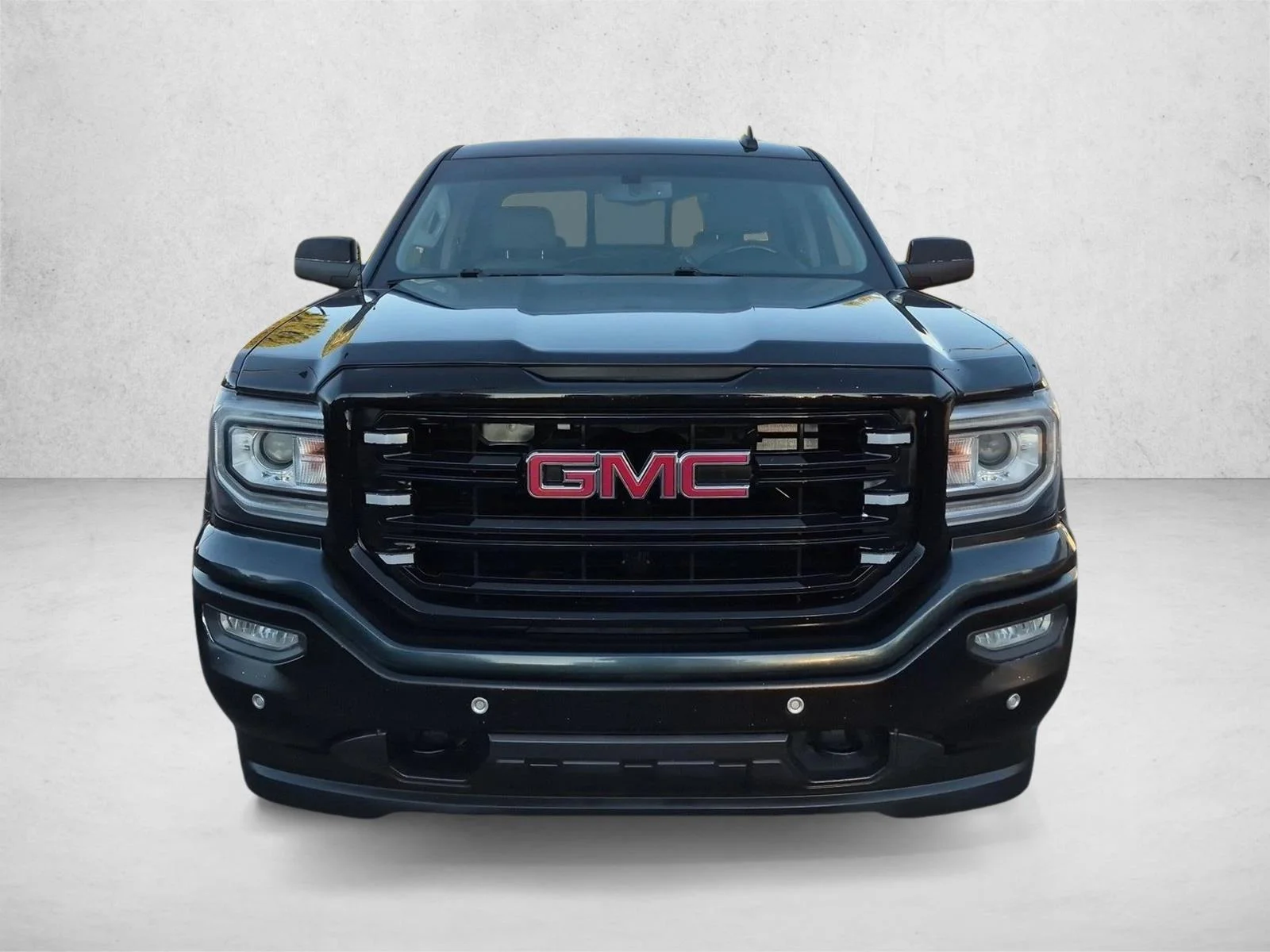 Used 2018 Dark Slate Metallic GMC SLT image 2