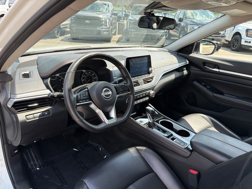 Used 2024 White Nissan 2.5 SR image 12