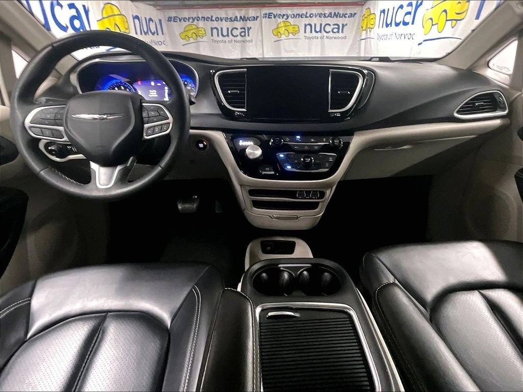 Used 2023 Silver Chrysler Touring L image 21