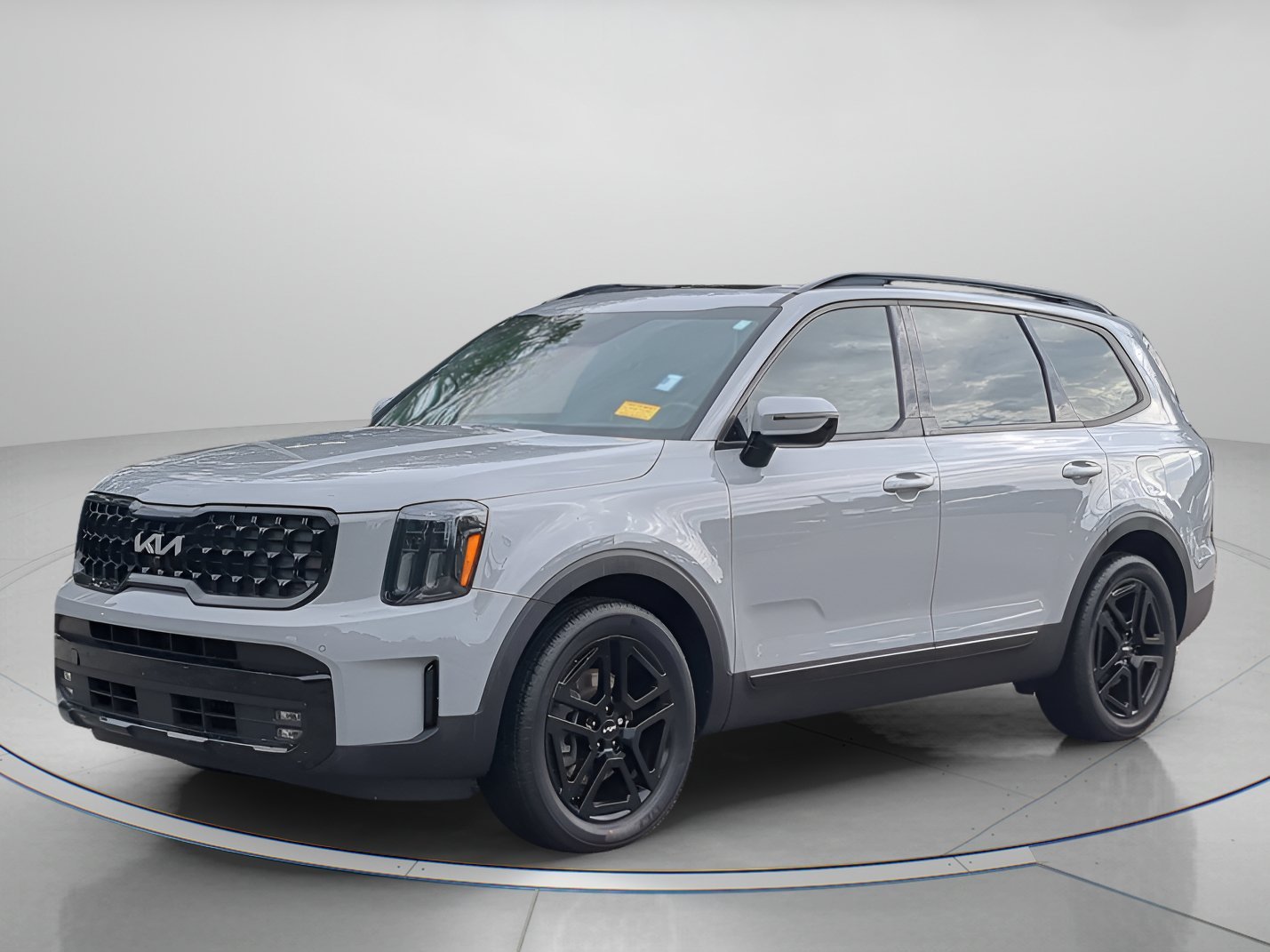 Used 2024 Wolf Gray Kia SX X-Line image 1