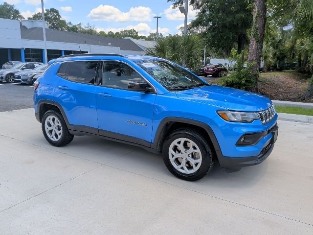 Used 2024 Hydro Blue Pearlcoat Jeep Latitude image 3