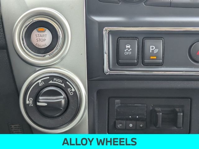Used 2017 White Nissan SL image 18