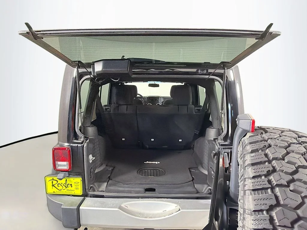Used 2015 Black Jeep Unlimited Sahara image 21