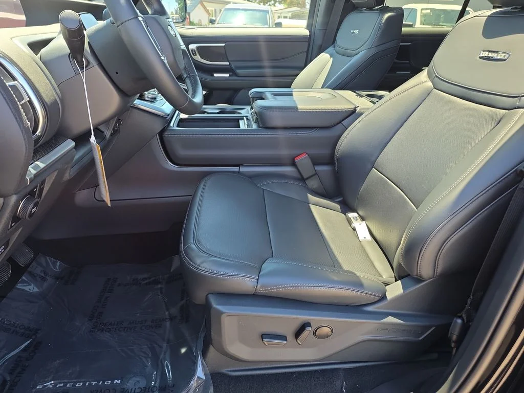 New 2026 AGATE BLACK METALLIC Ford Platinum image 18