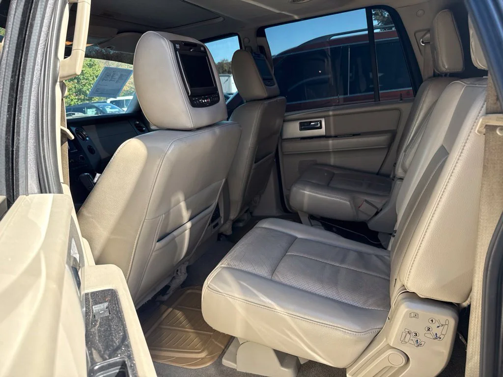 Used 2013  Ford Limited image 5
