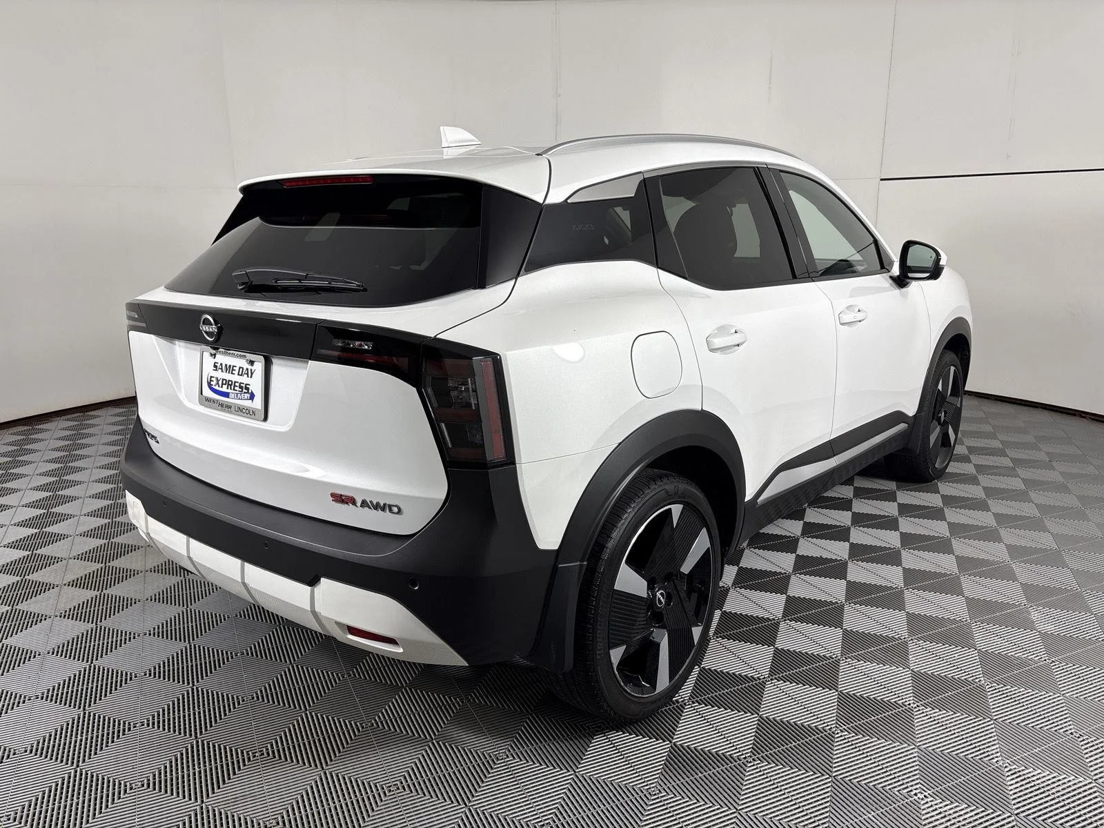 Used 2025 Aspen White Tricoat Nissan SR image 21