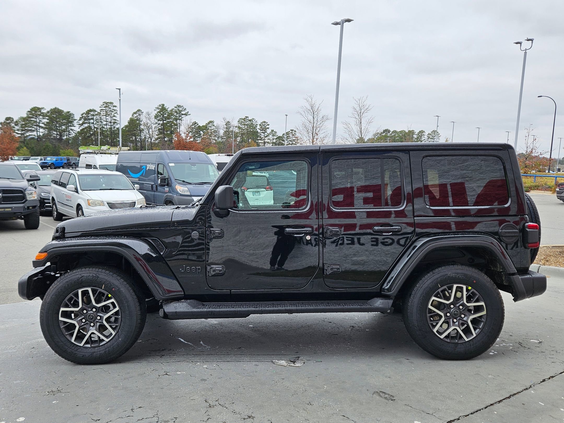 New 2026 Black Clear-Coat Exterior Paint Jeep Sahara image 4