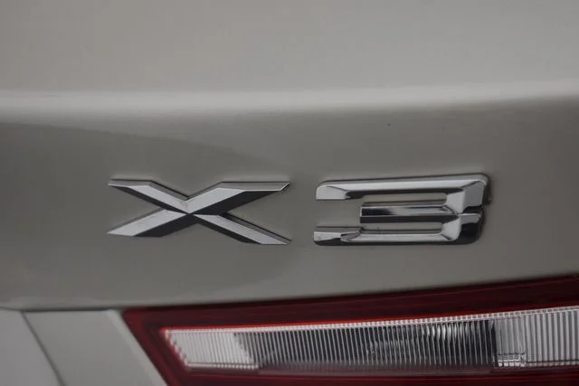 Used 2017 Silver BMW xDrive28i image 9