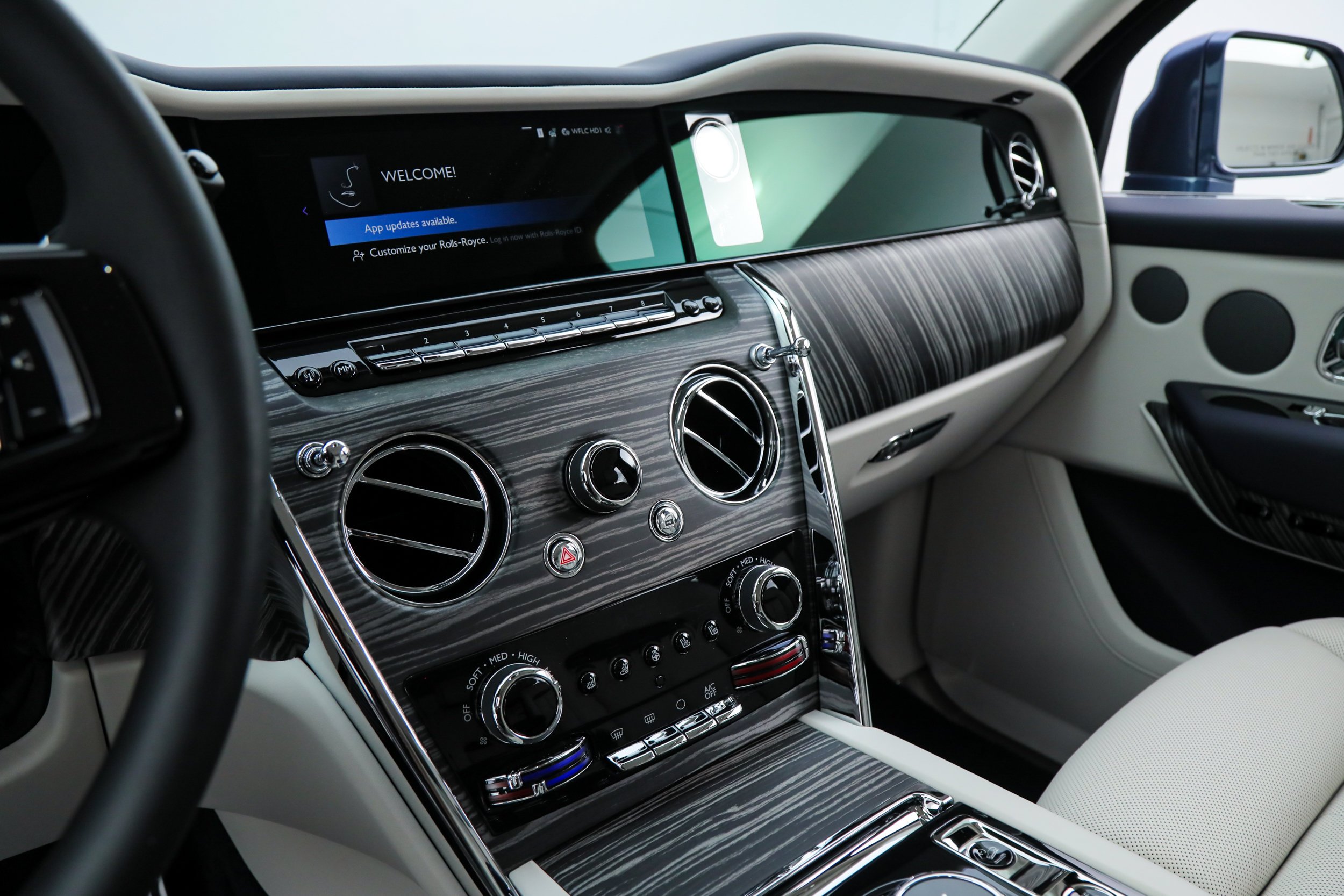 Used 2026 Blue Rolls-Royce  image 29
