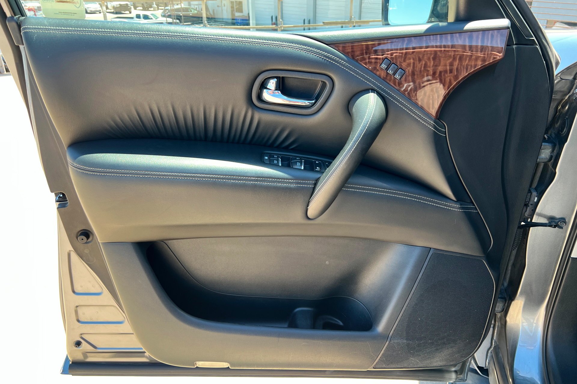 Used 2018 Gun Metallic Nissan SL image 15