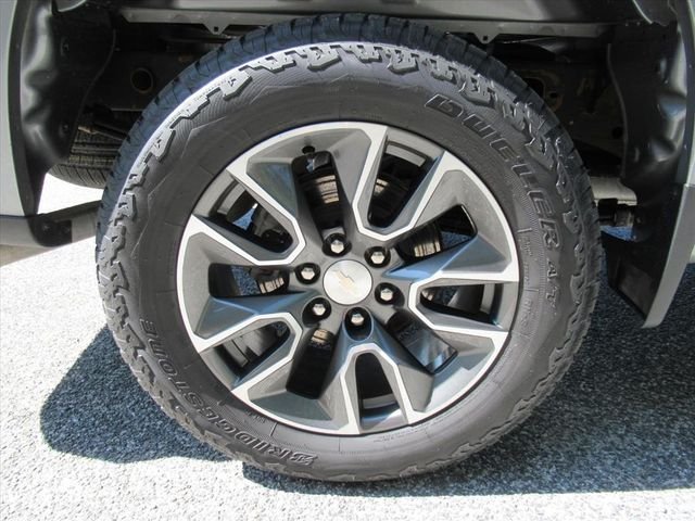 Used 2024 Gray Chevrolet LT image 8