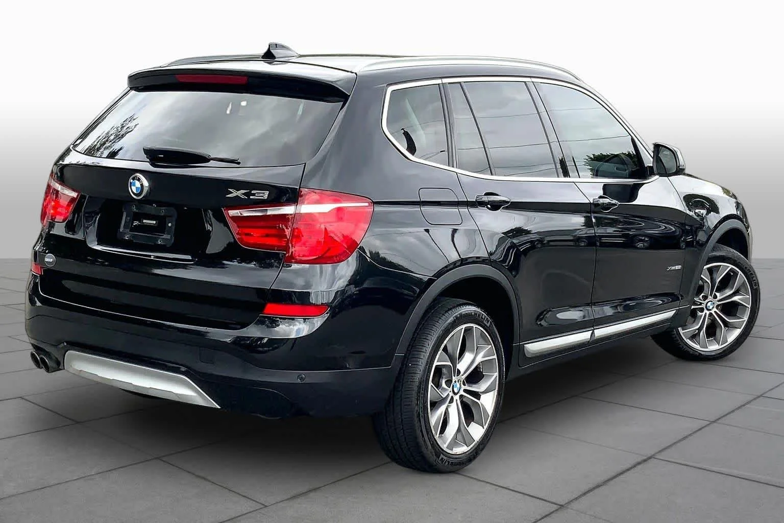 Used 2015 Alpine White BMW xDrive28i image 13