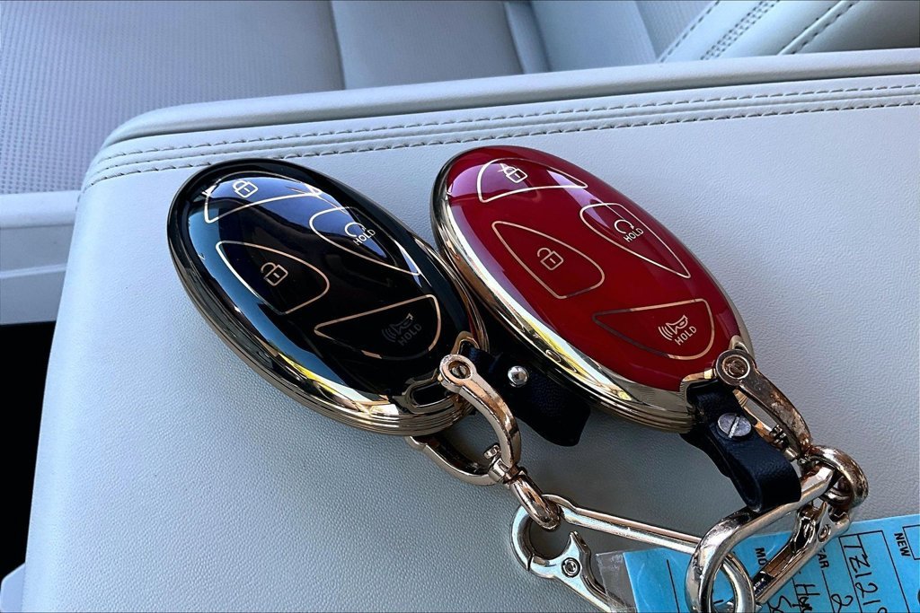 Used 2025 White Hyundai Calligraphy image 10