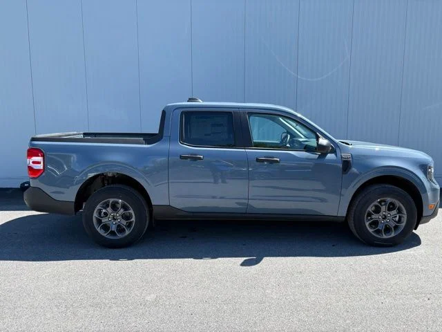 New 2025 Azure Gray Metallic Tri-Coat Ford XLT image 16