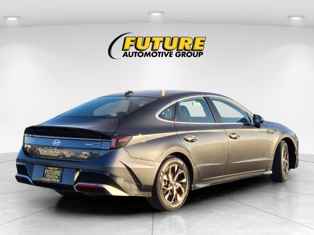 Used 2025 Gray Hyundai SEL image 4