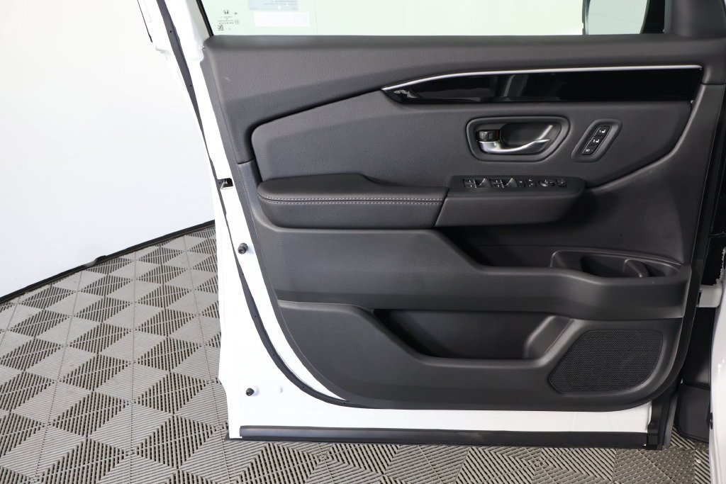 New 2026 Platinum White Pearl Honda EX-L image 9