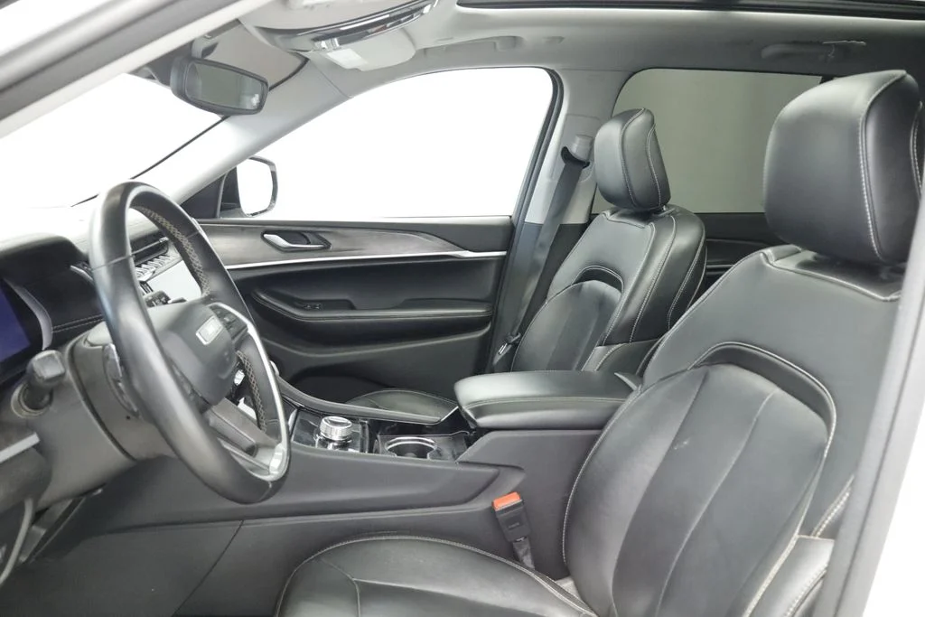 Used 2022 White Jeep Limited image 27