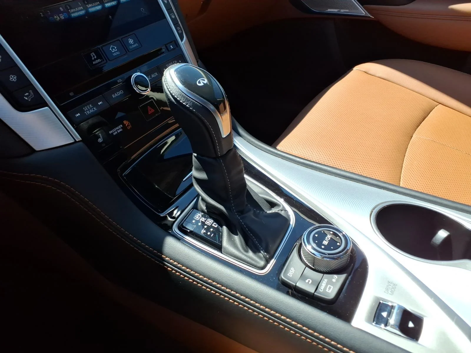 Certified Used 2023 Black INFINITI LUXE image 18