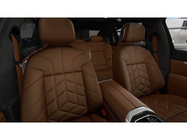 New 2026 Dravit Grey Metallic BMW 750e xDrive image 11