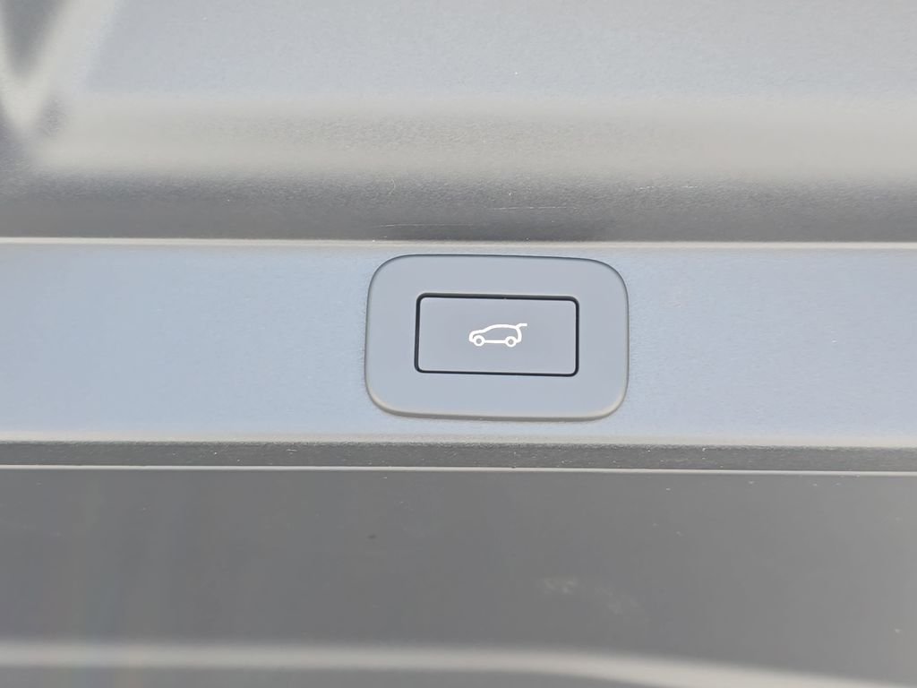 New 2026 Santorini Black Land Rover SE image 13