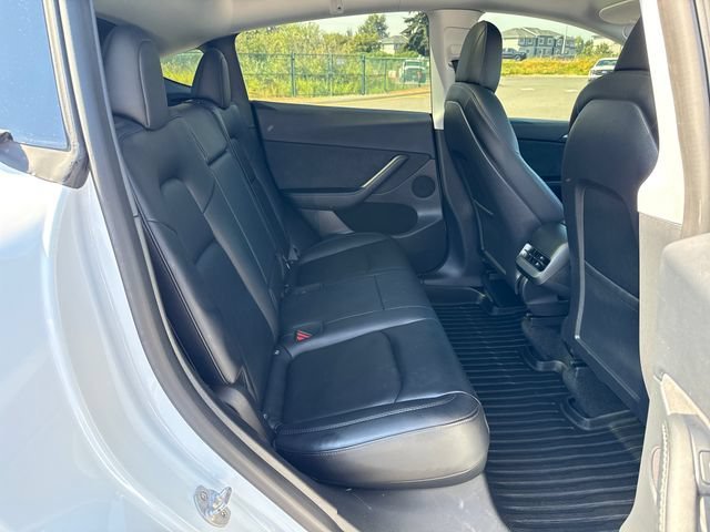 Used 2022  Tesla Performance image 11