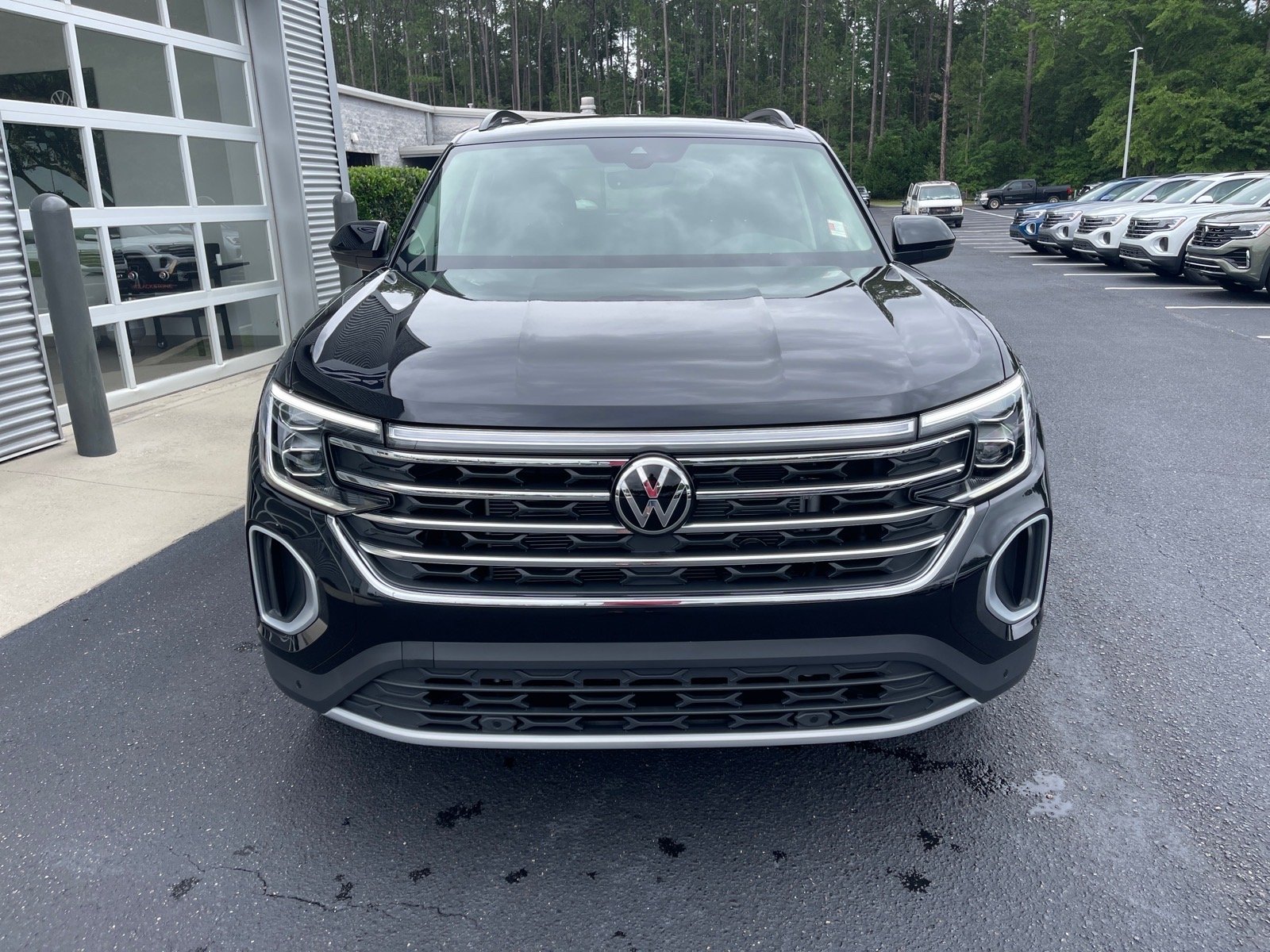 New 2026 Deep Black Pearl Volkswagen SE image 2