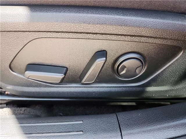 Used 2024 Silver Hyundai SEL Front-Wheel Drive image 12