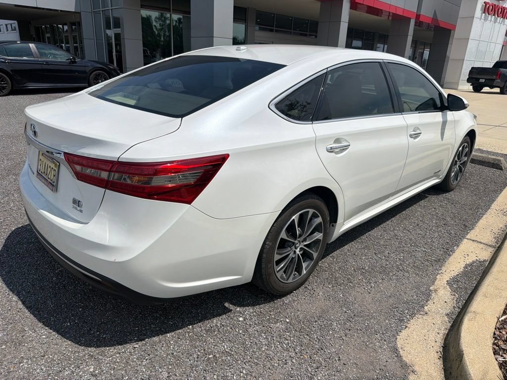 Used 2018 Blizzard Pearl Toyota  image 6