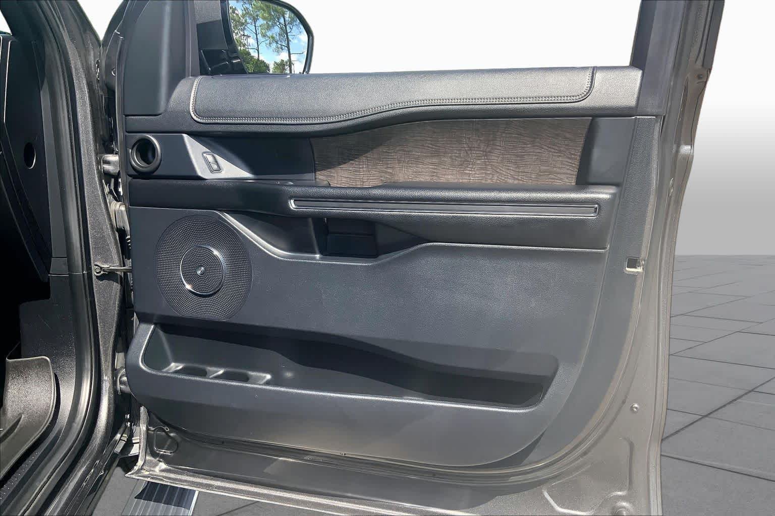 Used 2020 Magnetic Metallic Ford Limited image 23