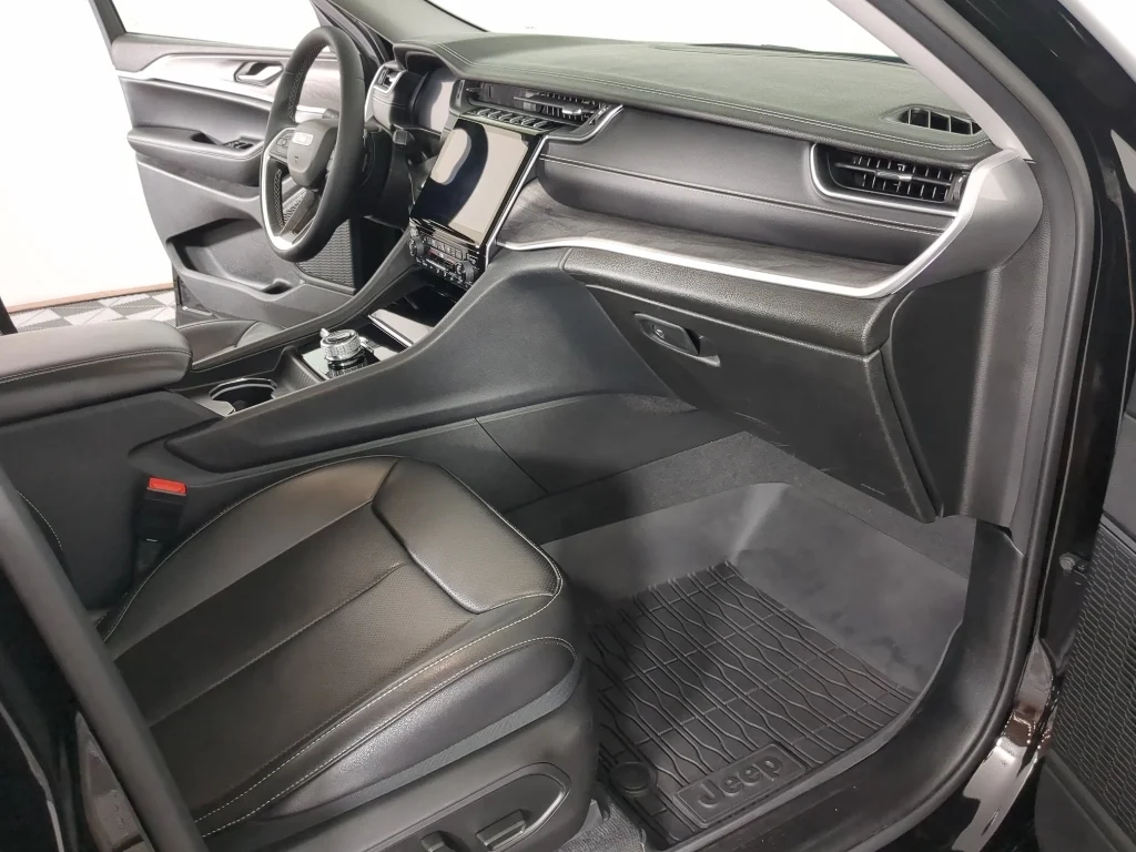 Used 2023 Black Jeep Limited image 20