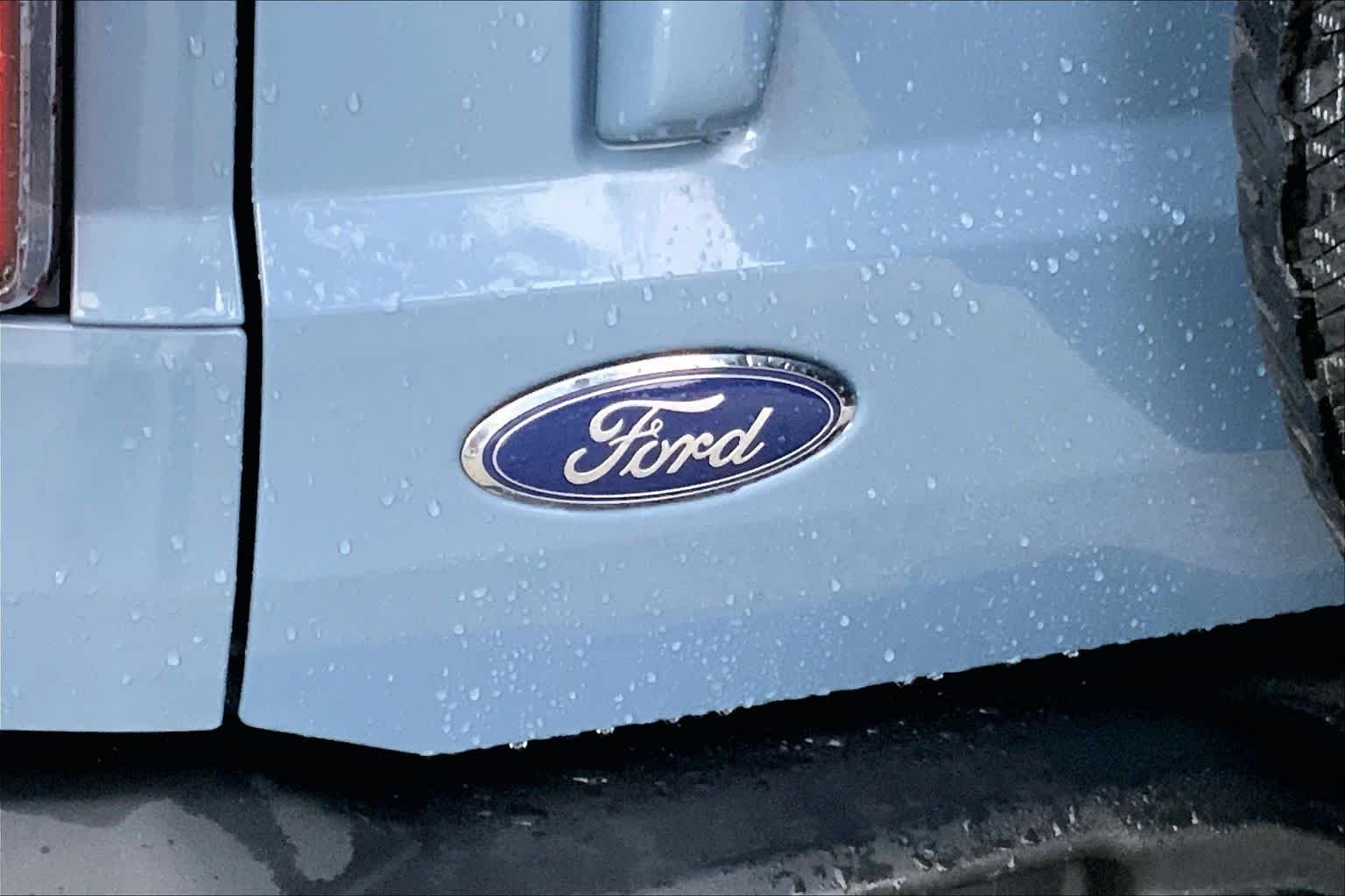 Used 2024 Azure Gray Metallic Tri-Coat Ford Outer Banks image 10