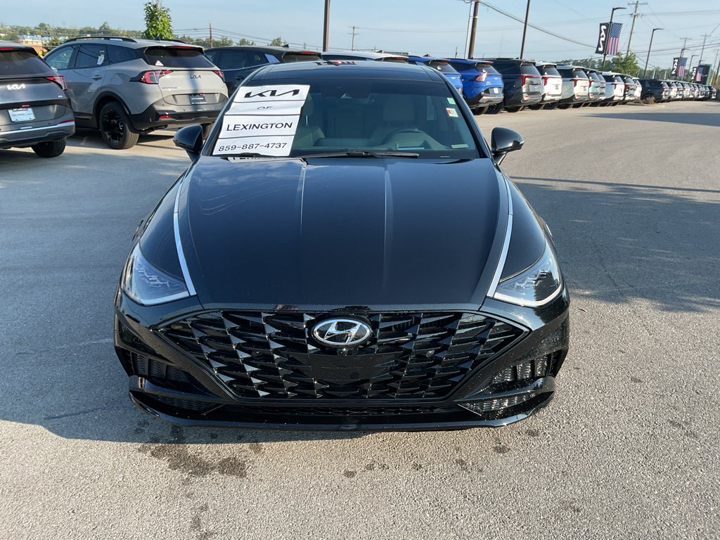 Used 2023 Onyx Black Hyundai Limited image 3
