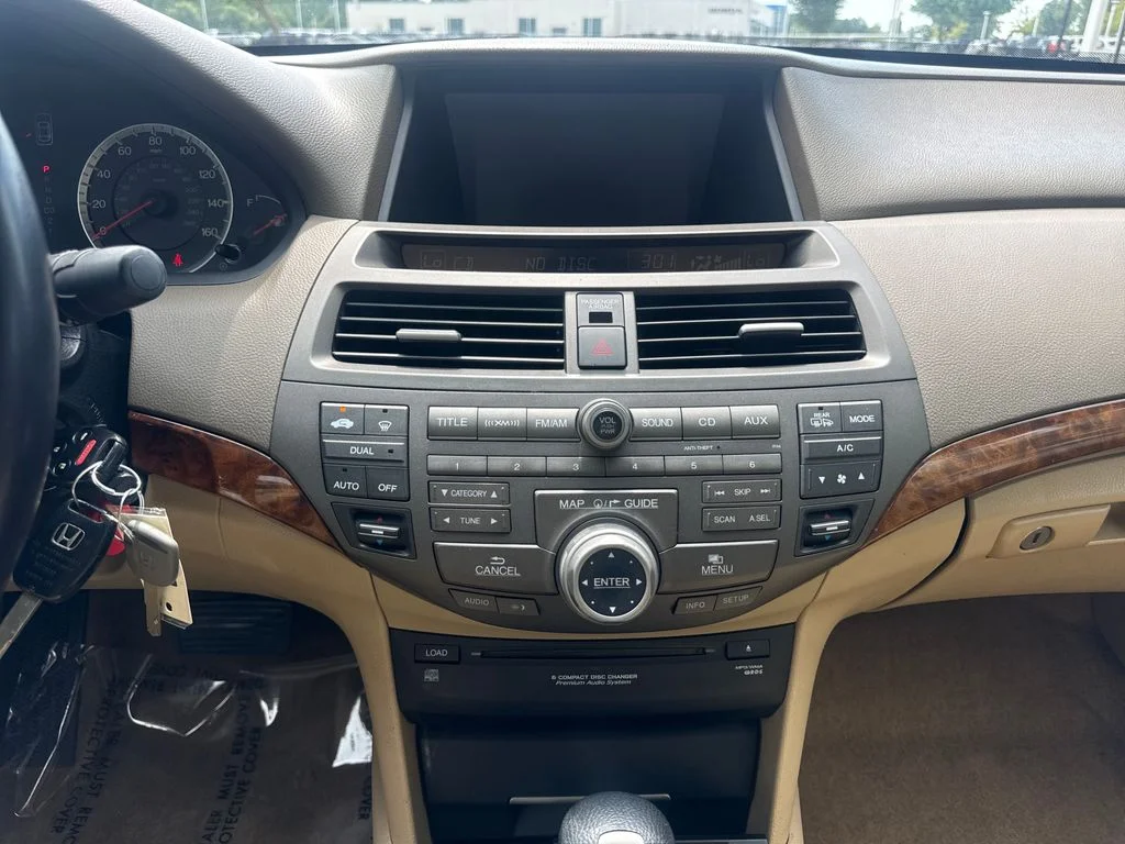 Used 2009 Crystal Black Pearl Honda EX-L image 18