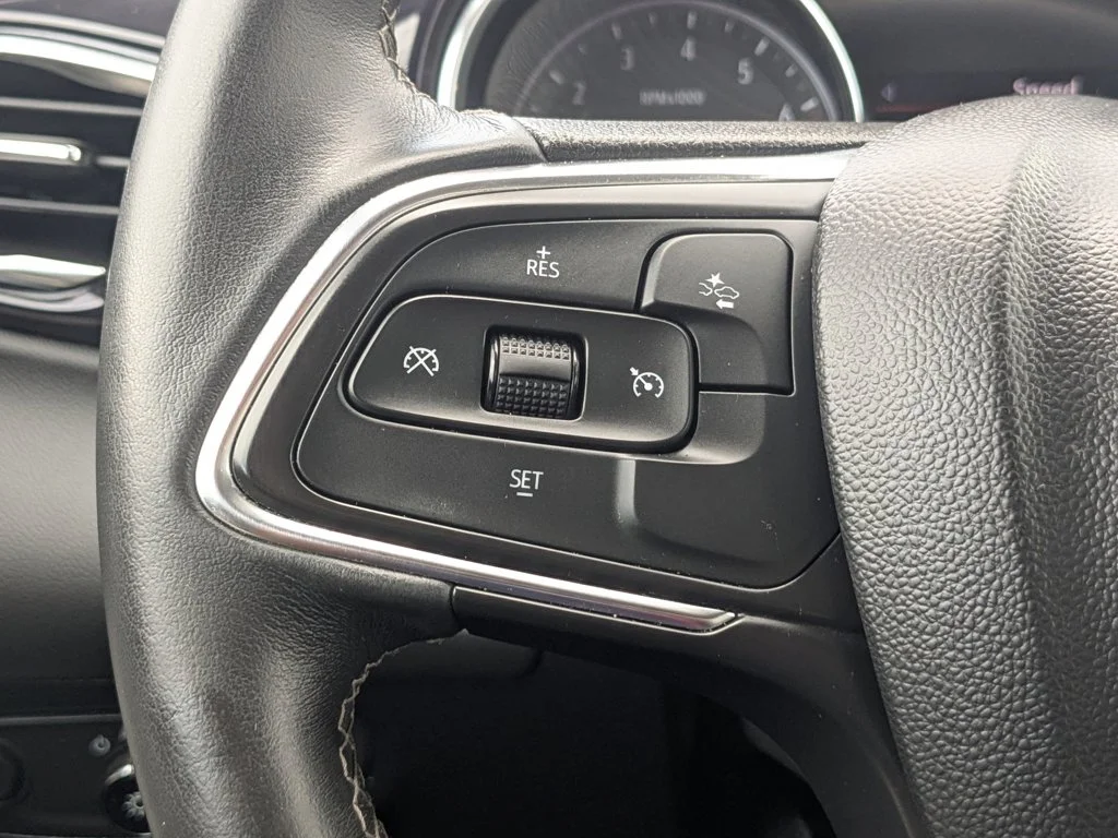 Used 2022 Summit White Buick Select image 21