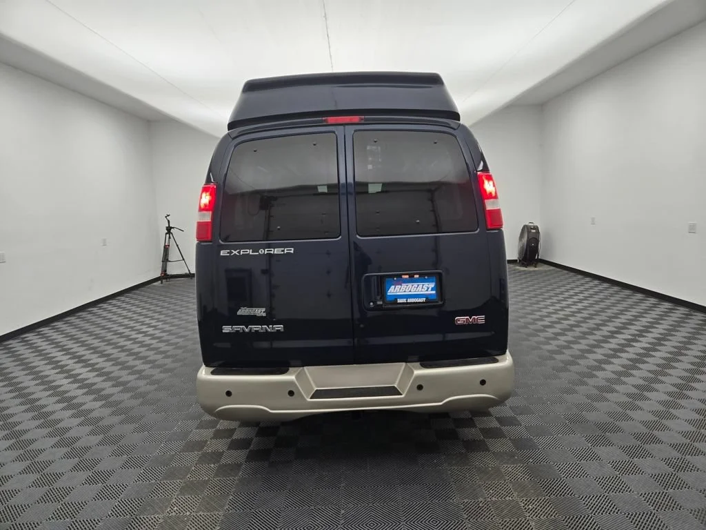 Used 2023 Special Exterior Color GMC Work Van image 4