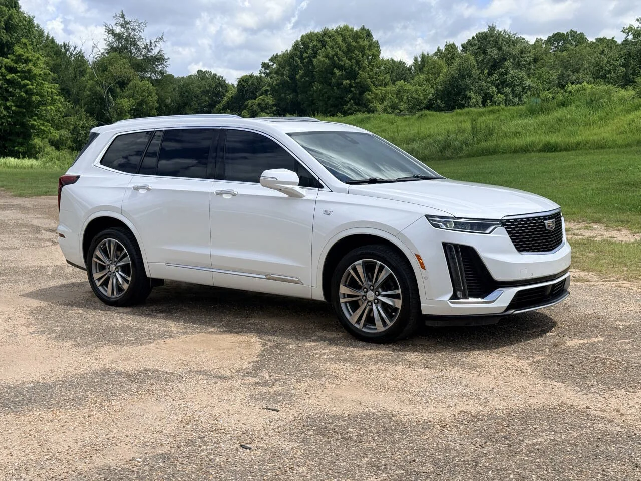 Used 2021 White Cadillac Premium Luxury 4x4 4dr SUV image 7