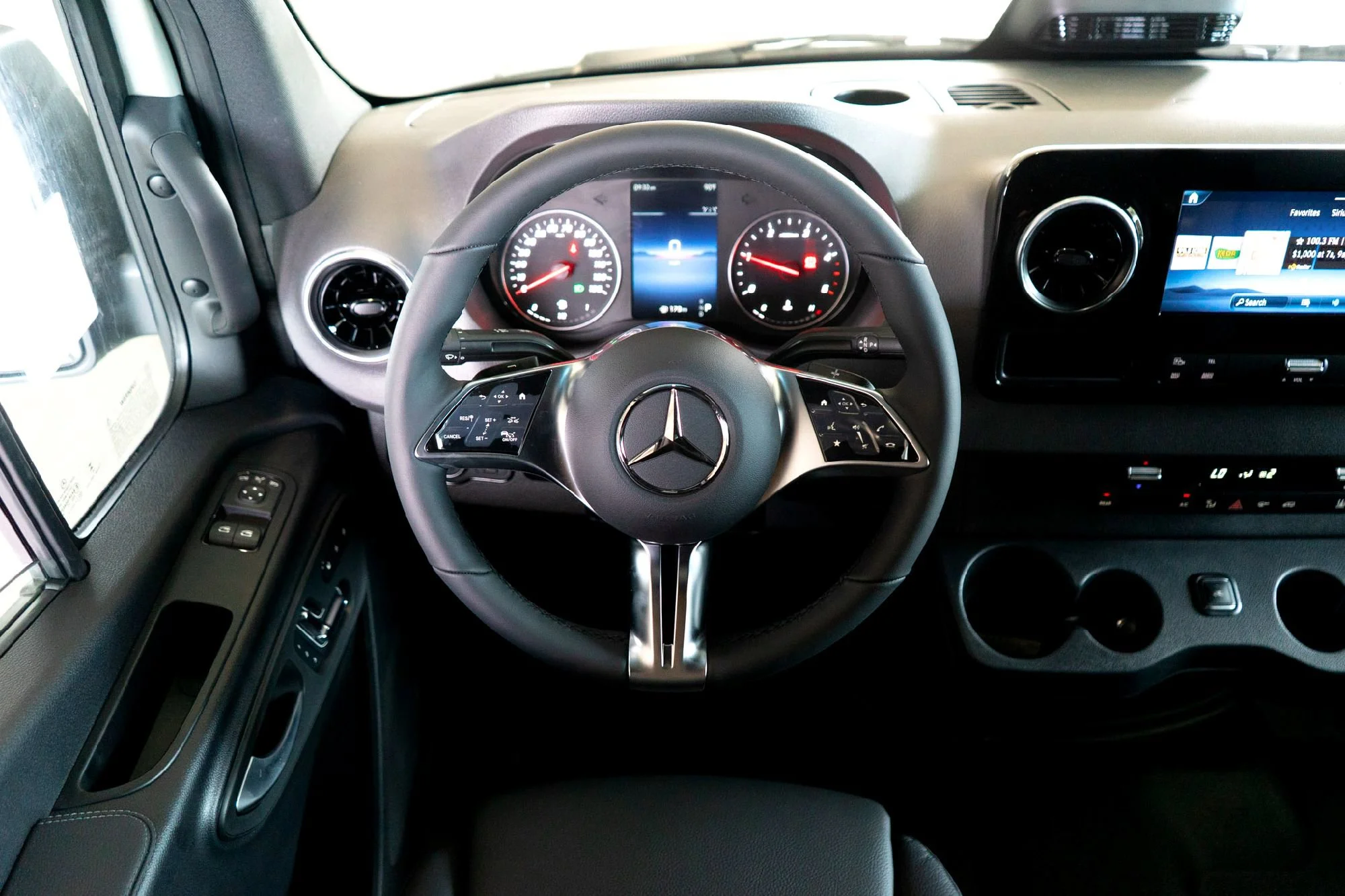 New 2025  Mercedes-Benz Cargo 144 WB image 21