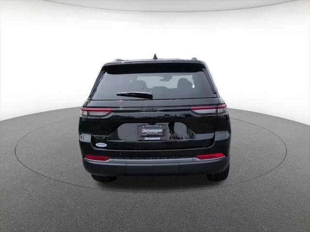 New 2026 Diamond Black Crystal Pearlcoat Jeep Limited image 8