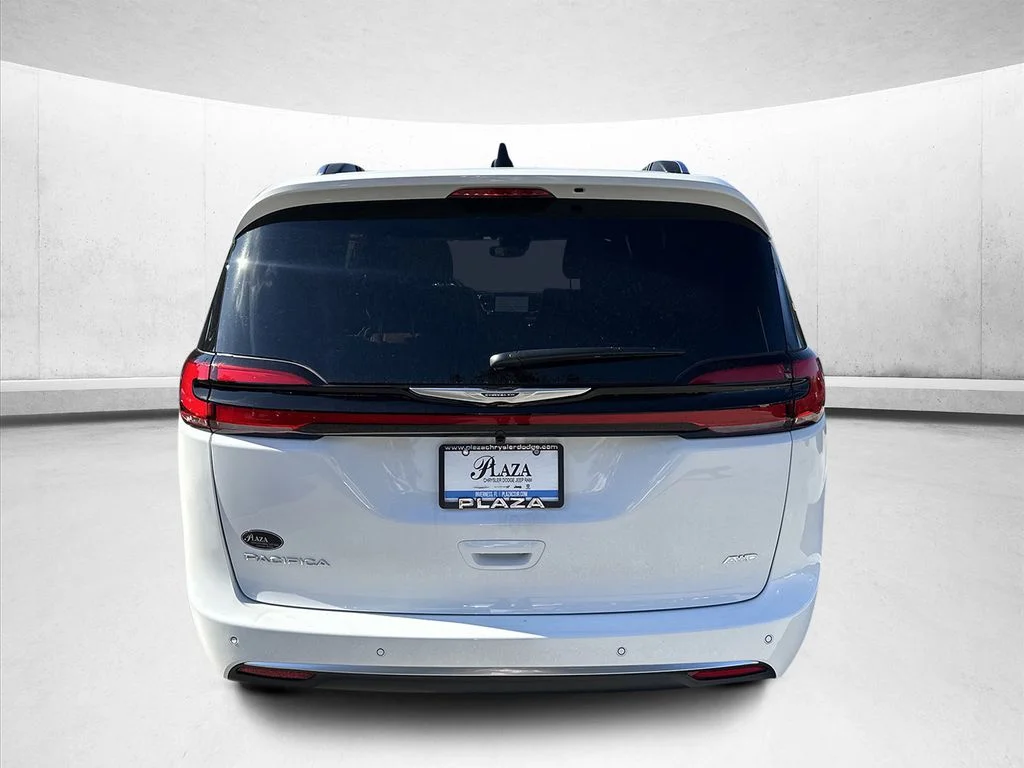 New 2026 Bright White Clear-Coat Exterior Paint Chrysler Pinnacle image 4