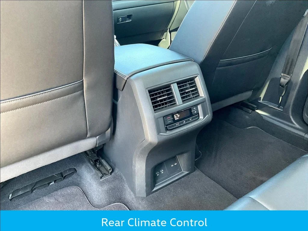 Used 2023 White Volkswagen 2.0T SE w/Technology image 18