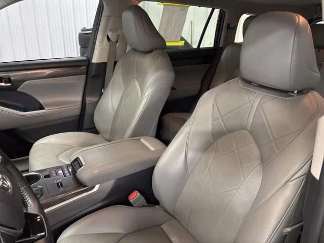 Used 2021 Gray Toyota Platinum image 7